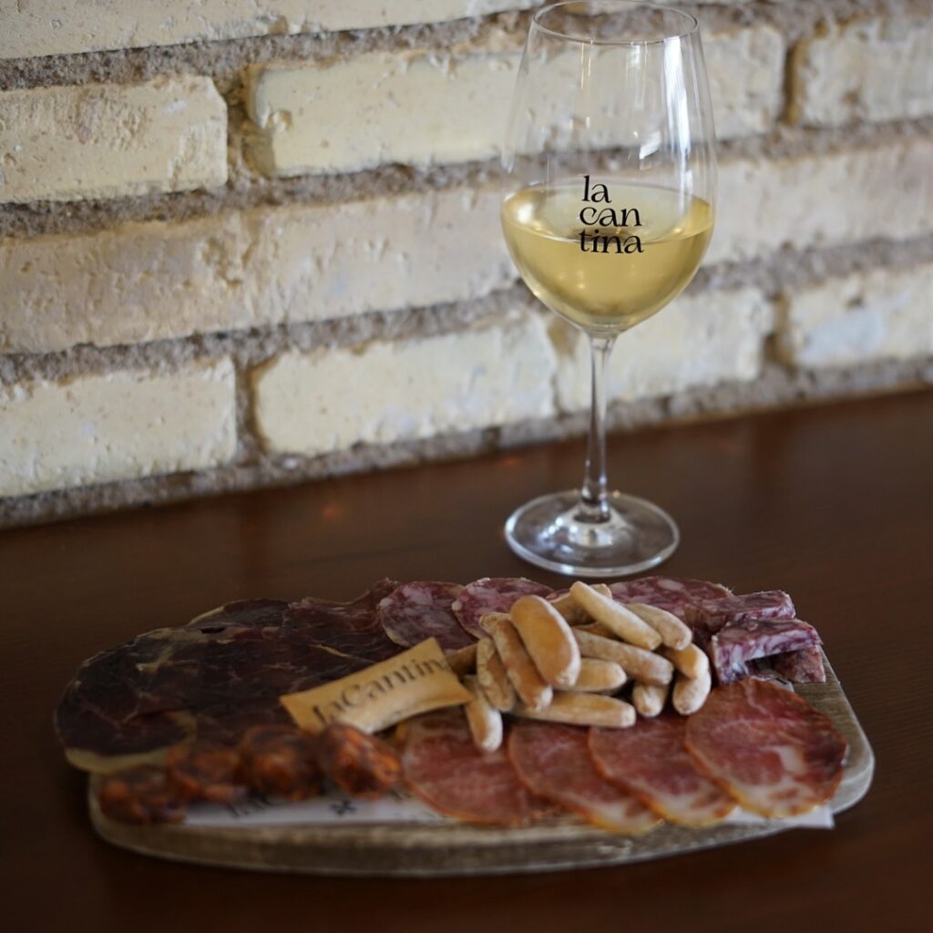 tomar tapas en valencia - vino blanco
