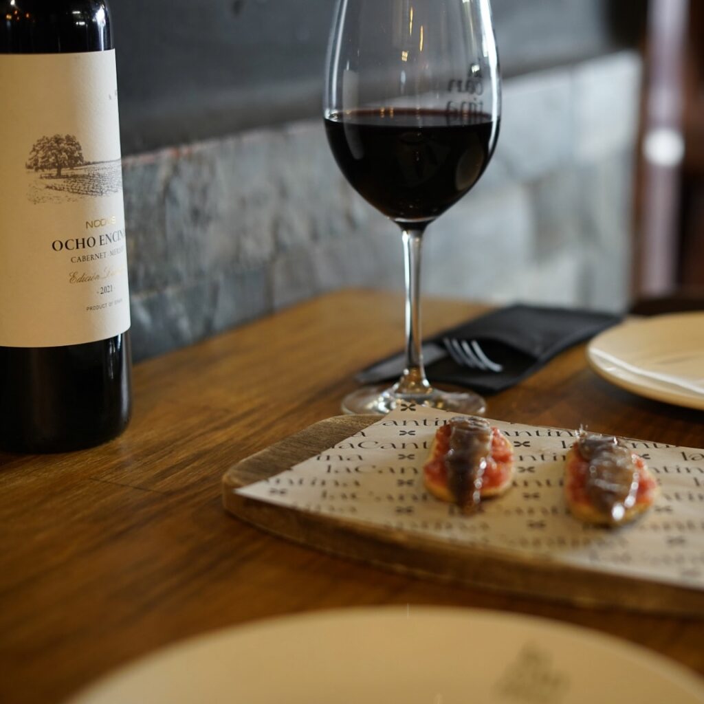 tomar tapas en valencia - vino tinto