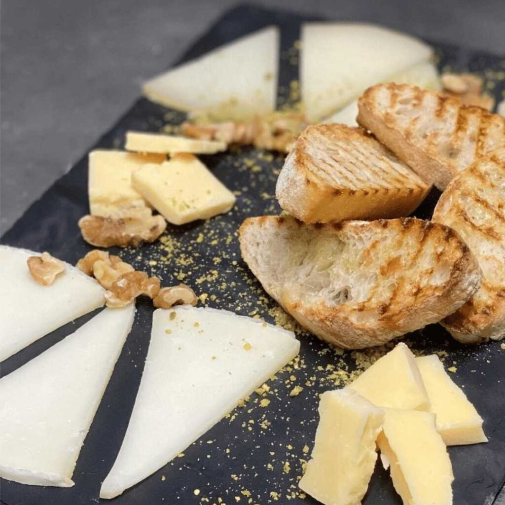 tomar tapas en Valencia-queso