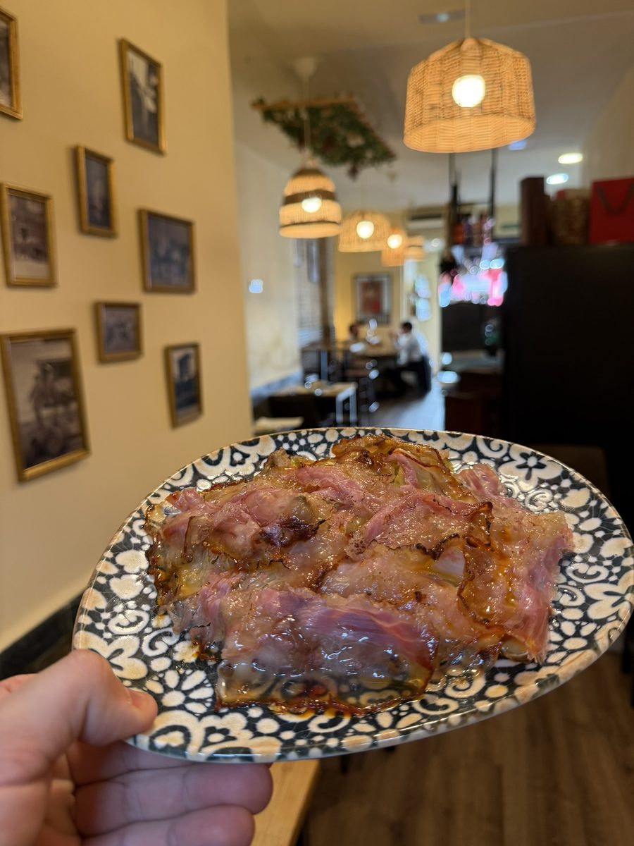 Alcachofa con emulsión de yema y papada en La Cantina Gastrotaberna, Valencia