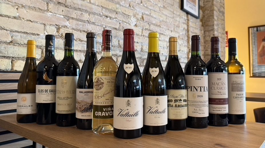 Botellas de la carta de vinos de La Cantina Gastrotaberna en Valencia, con Valtuille, Viña Ardanza, Pintia, Macán Clásico y Pago de Carraovejas